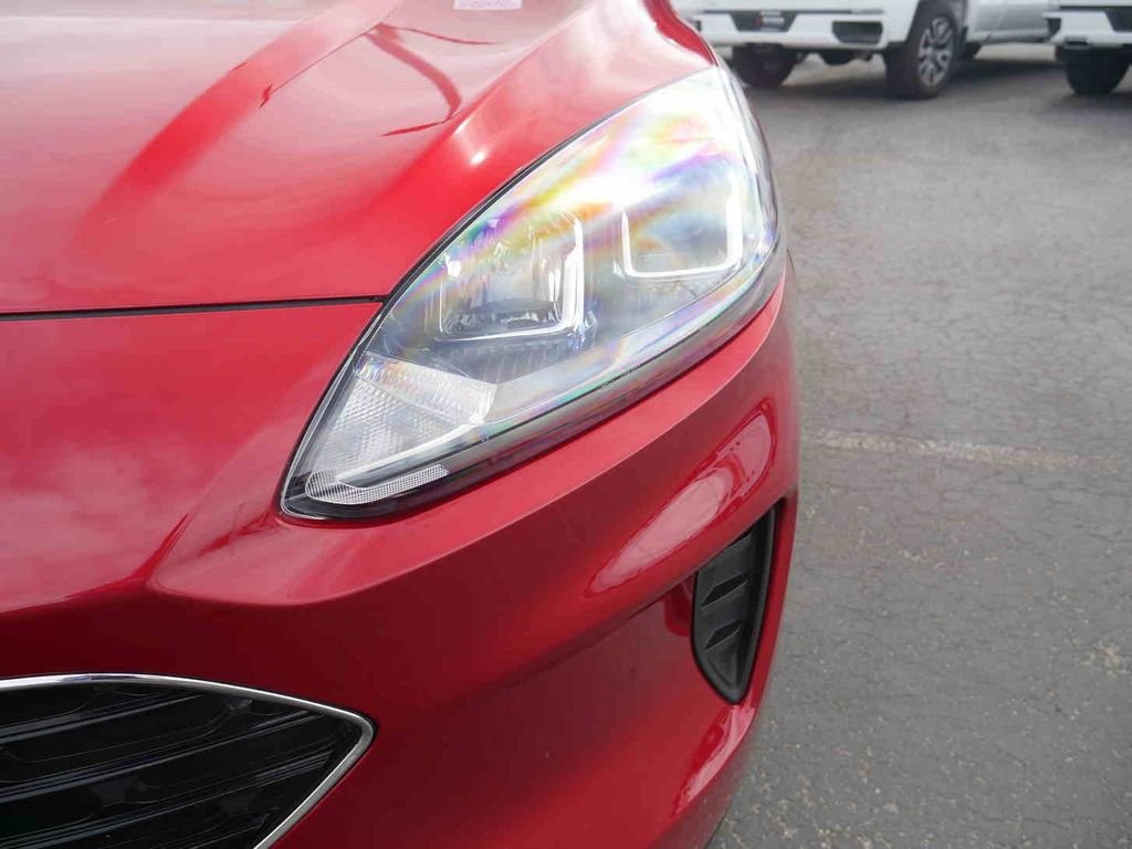 Used 2022 Red Ford SE image 19