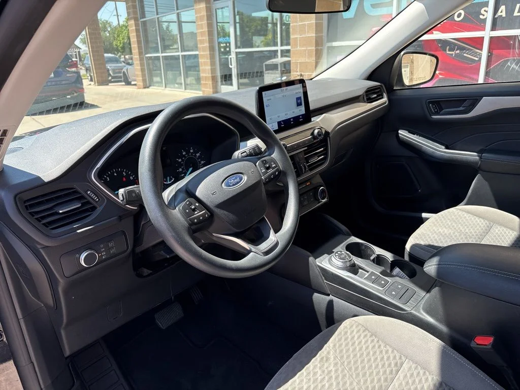 Used 2022 Black Ford SE image 10