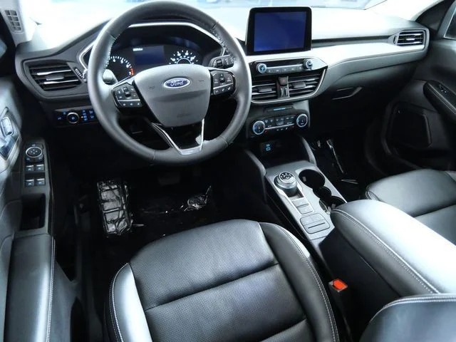 Certified Used 2022 Blue Ford SEL image 4