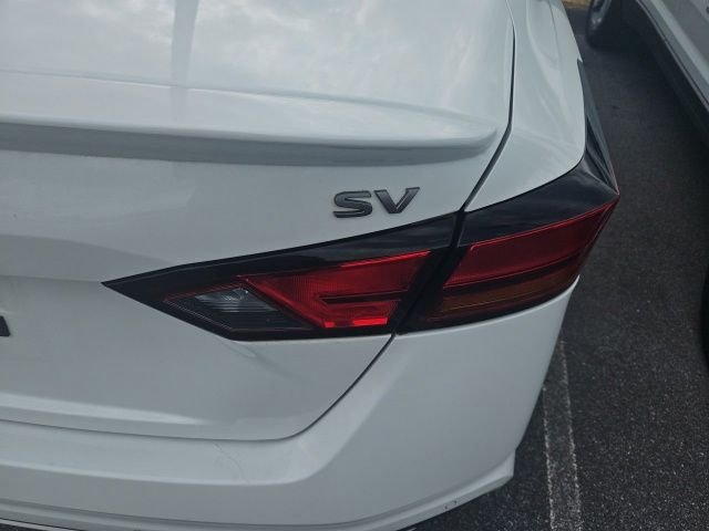 Used 2023 White Nissan 2.5 SV image 5