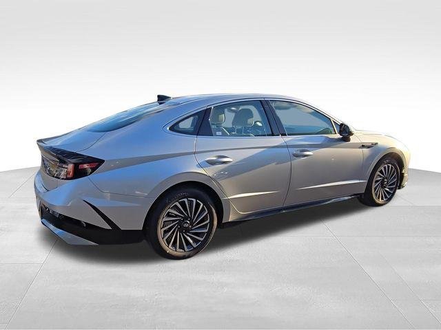 New 2025 Silver Hyundai SEL image 9