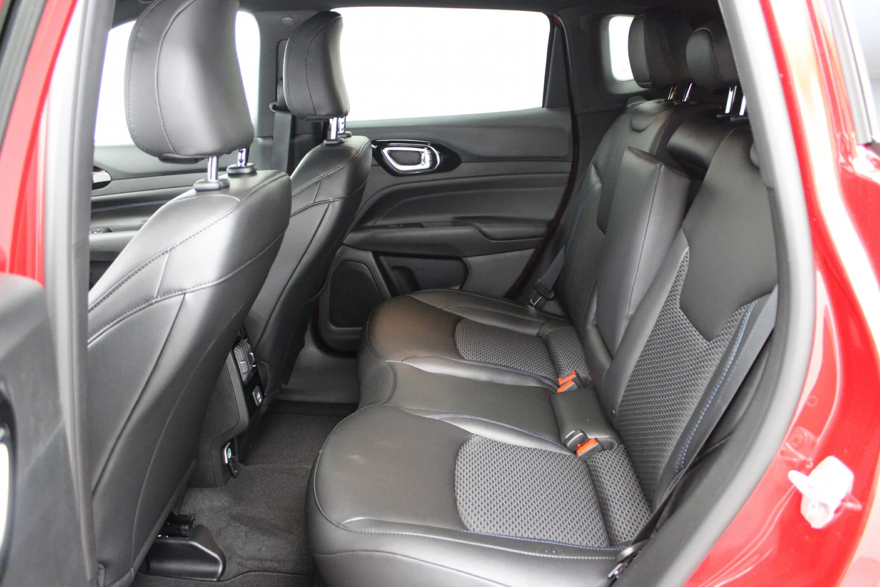 New 2026 Red Hot Pearl-Coat Exterior Paint Jeep LATITUDE ALTITUDE 4X4 image 19