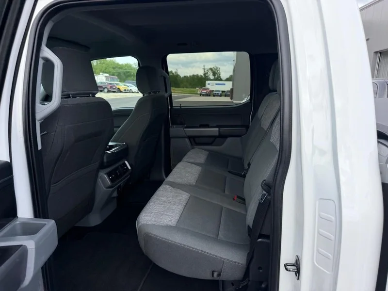 Certified Used 2023 Oxford White Ford XLT image 9