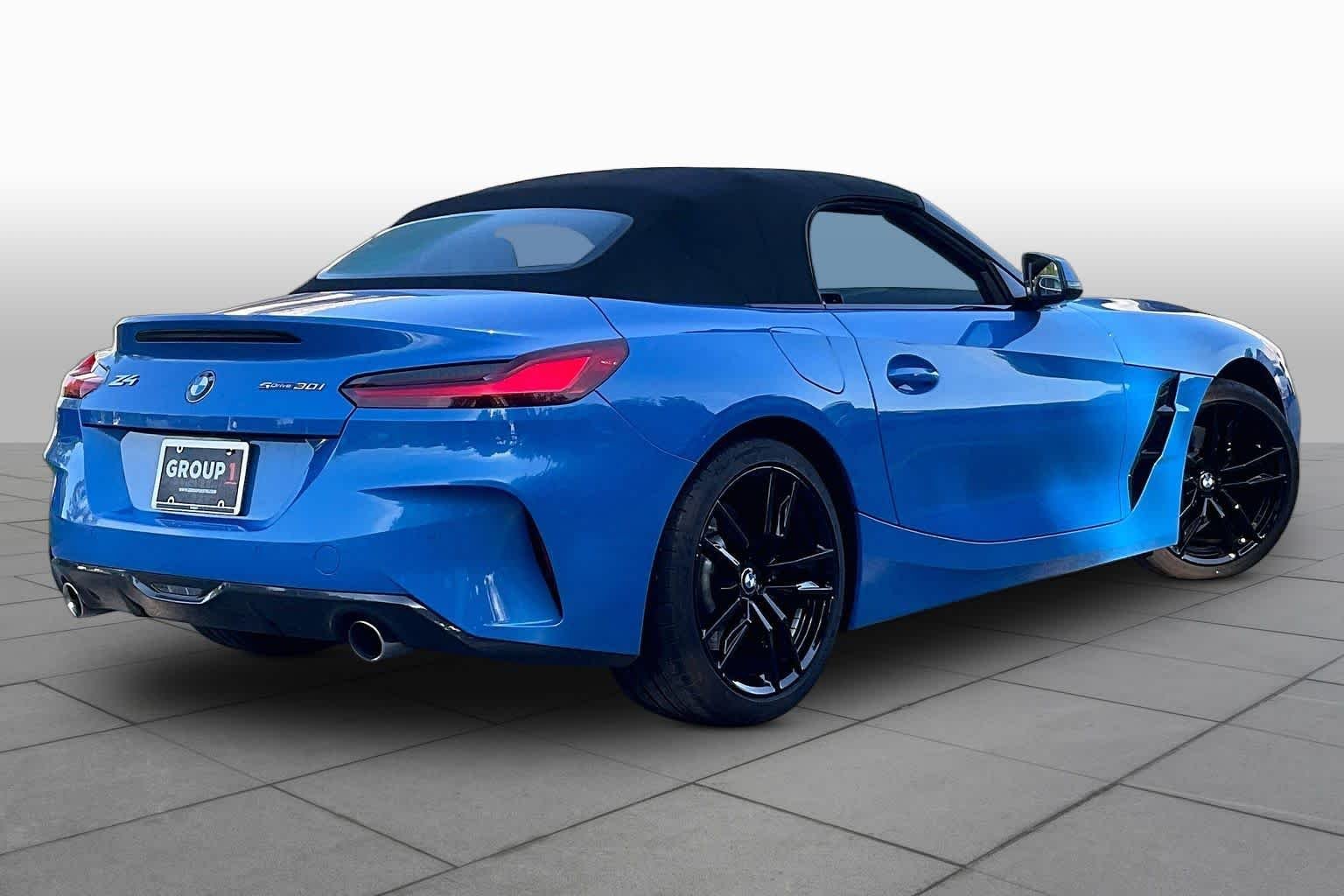 Used 2022 Misano Blue Metallic BMW sDrive30i image 12