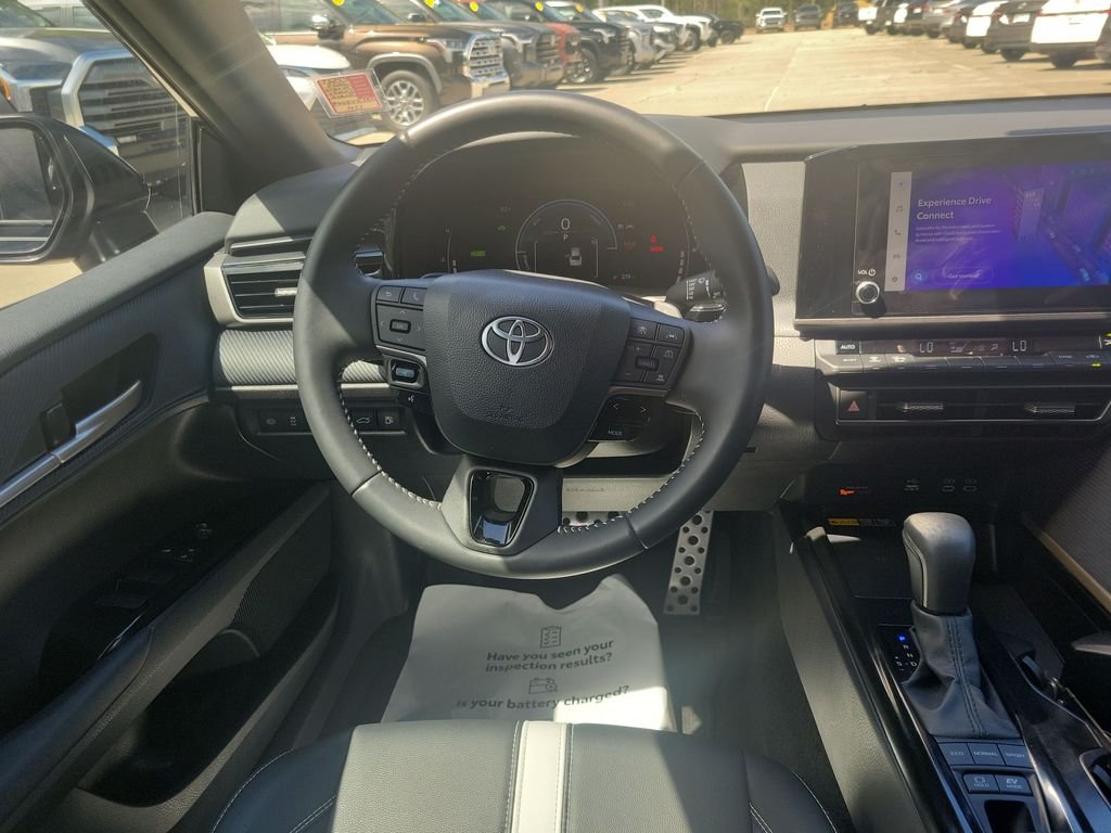 2025 Toyota Camry SE - Photo 23