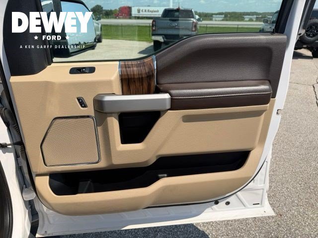 Used 2019 White Platinum Clearcoat Metallic Ford LARIAT image 26