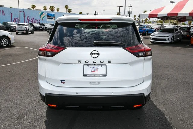 New 2026 Everest White Pearl TriCoat Nissan Dark Armor image 5