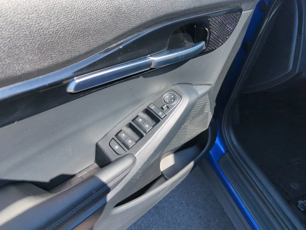 Used 2025 Blue Kia S image 19