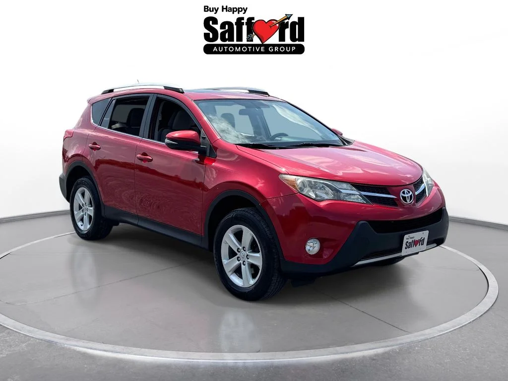 Used 2014 Red Toyota XLE image 10