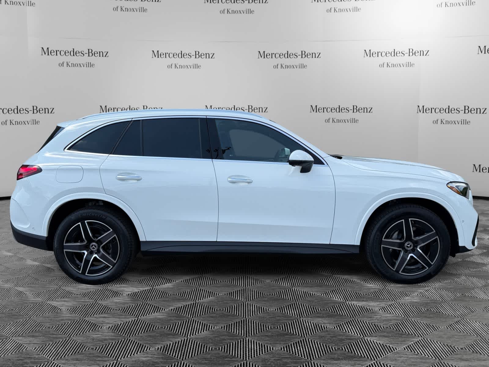 New 2027 Polar White Mercedes-Benz GLC 300 image 6