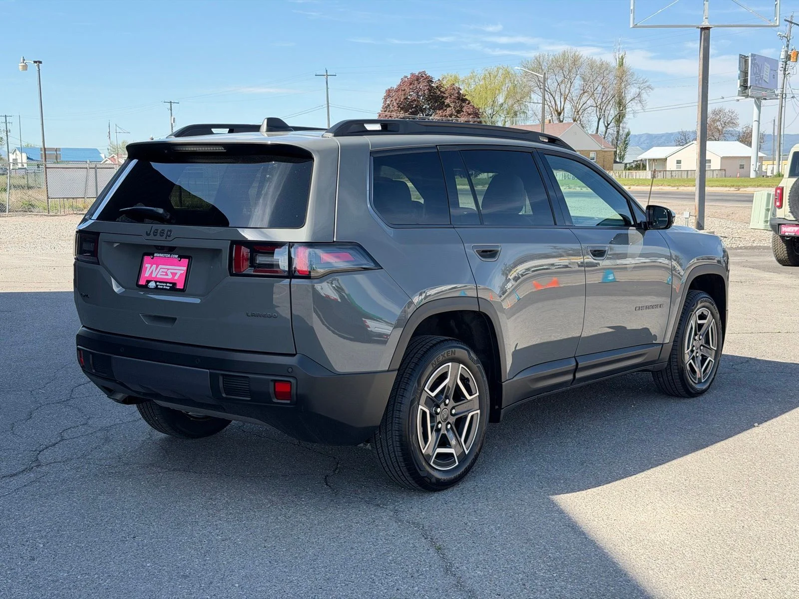 New 2026 Sting-Gray Clear-Coat Exterior Paint Jeep Laredo image 7