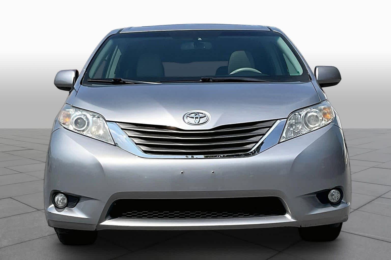 Used 2014 Silver Sky Metallic Toyota XLE image 3