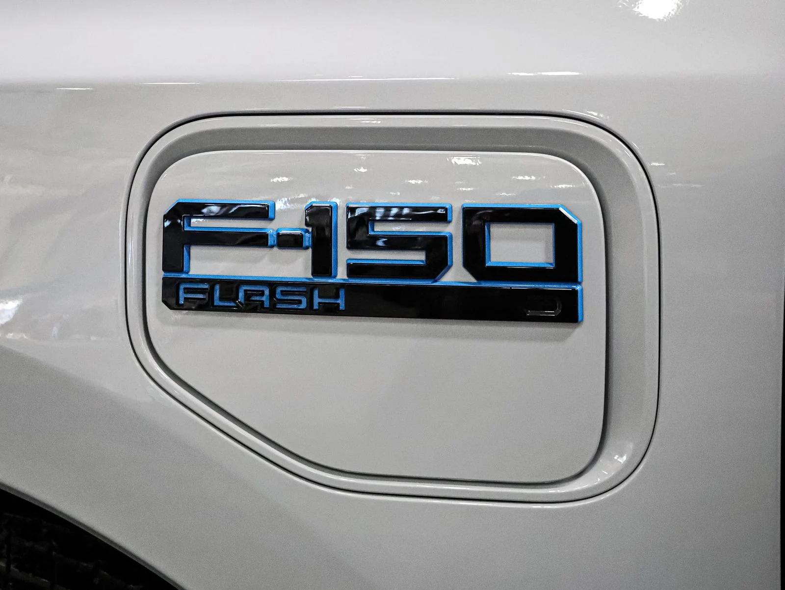 2025 Ford F-150 Lightning Flash - Photo 21