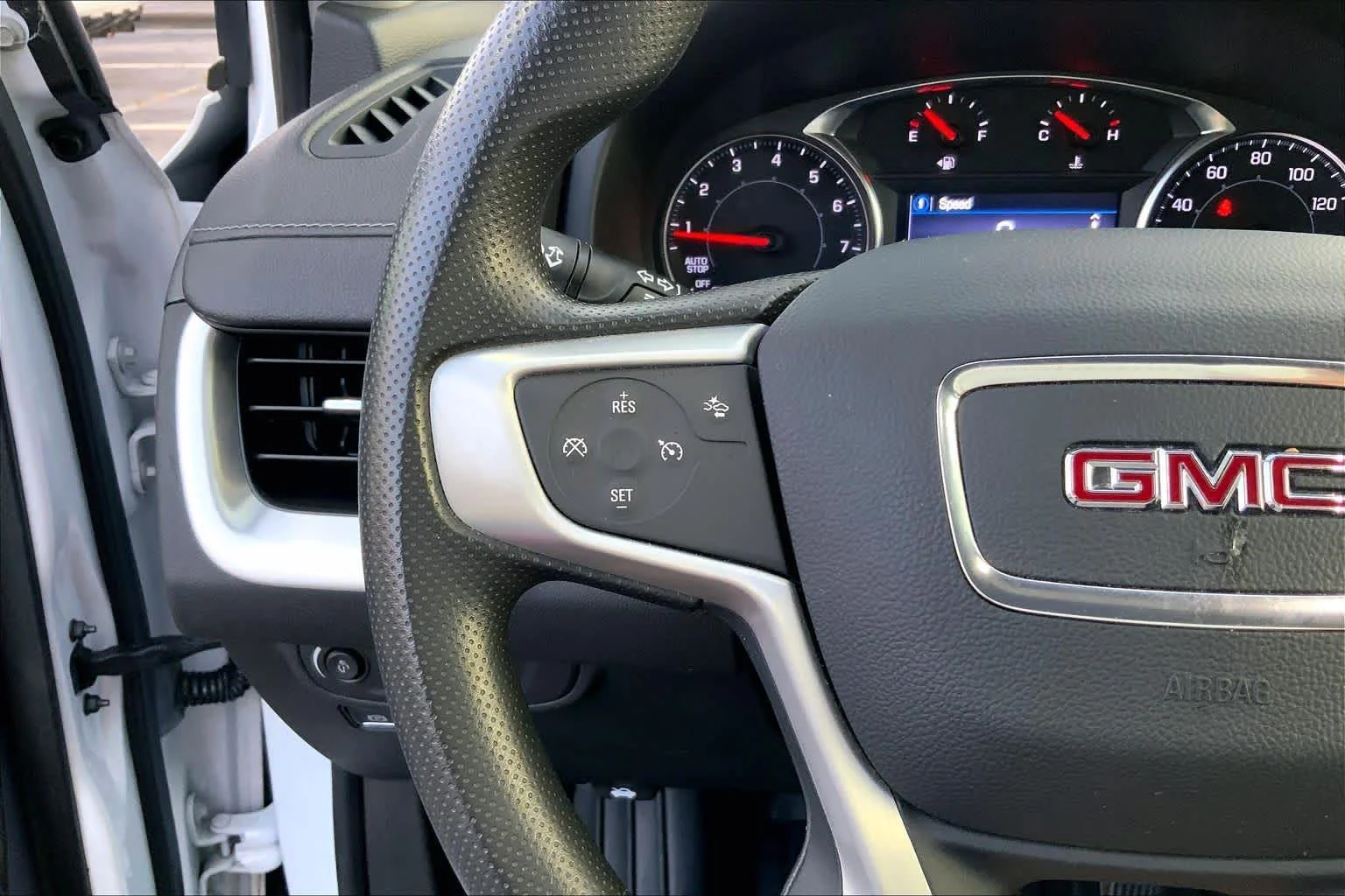 Used 2022 Summit White GMC SLE image 23