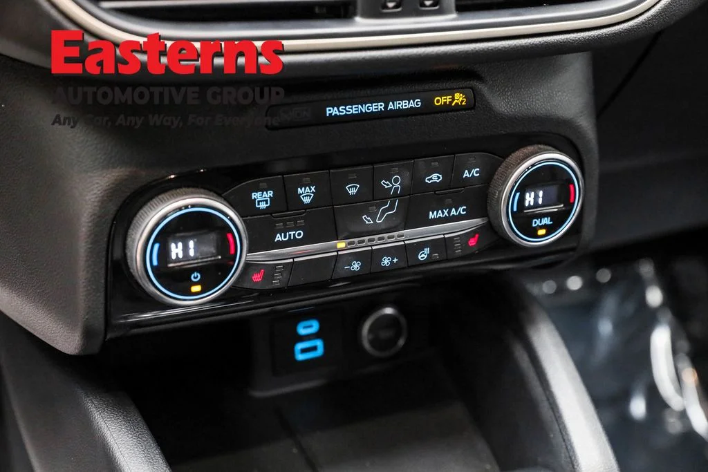 Used 2021 Black Ford SEL image 20