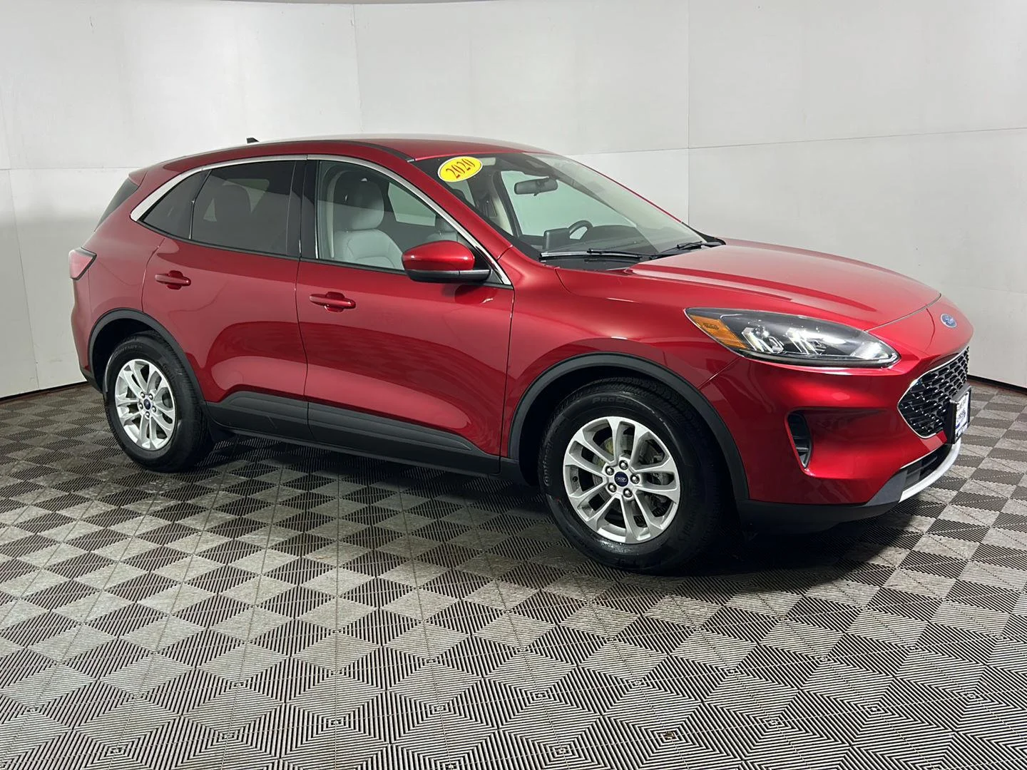 Used 2020 Rapid Red Metallic Tinted Clearcoat Ford SE image 5