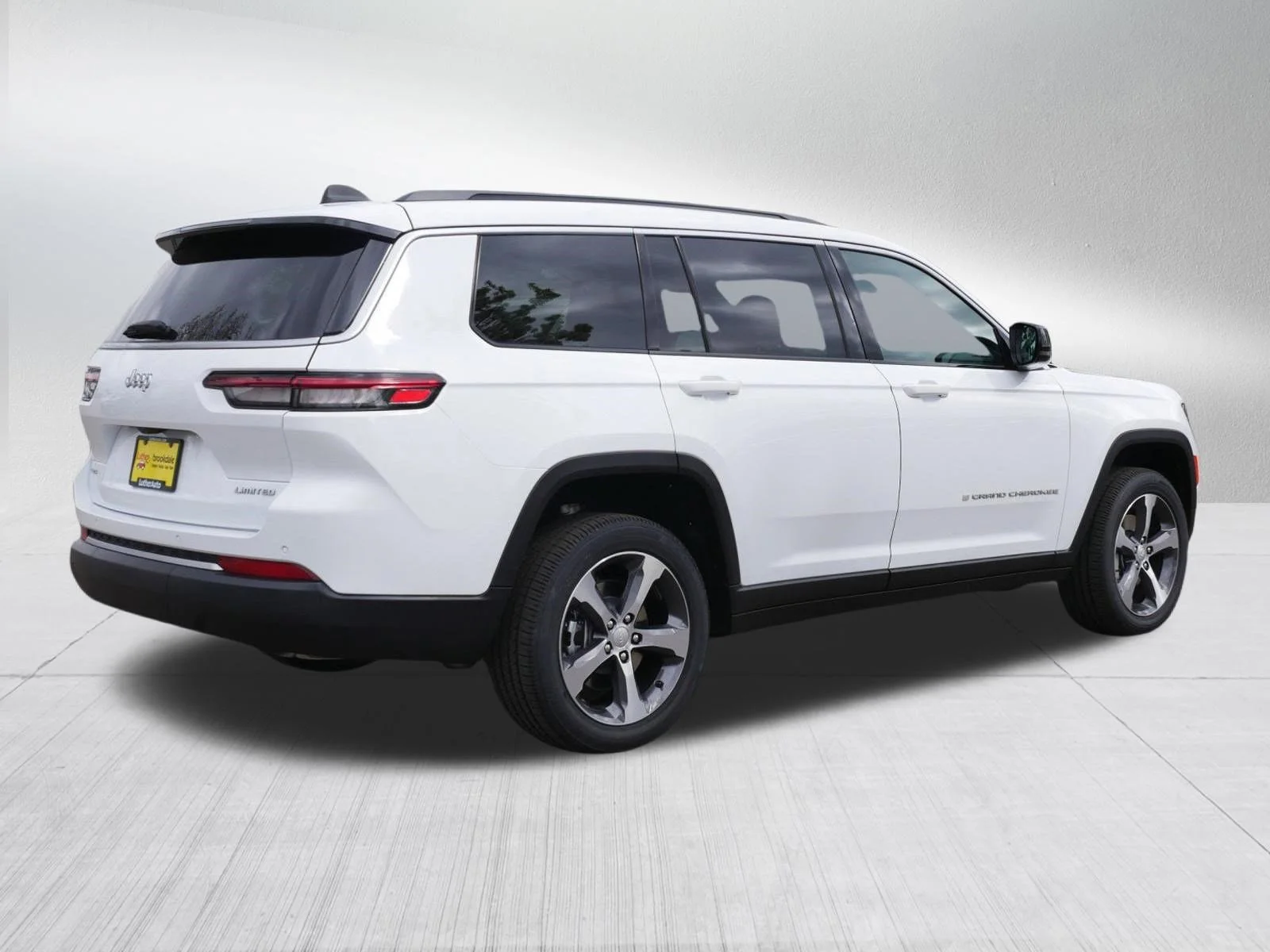 New 2026 Bright White Clear-Coat Exterior Paint Jeep Limited image 7