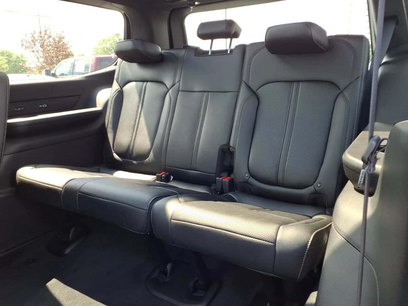 New 2026 Fathom Blue Pearlcoat Jeep Limited Altitude image 17