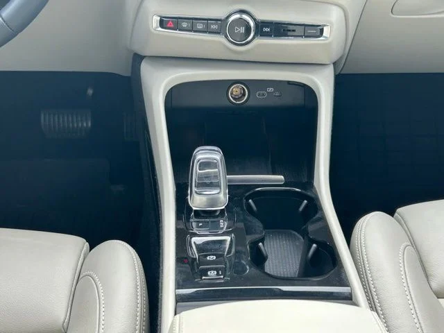2024 Volvo XC40 Plus - Photo 17