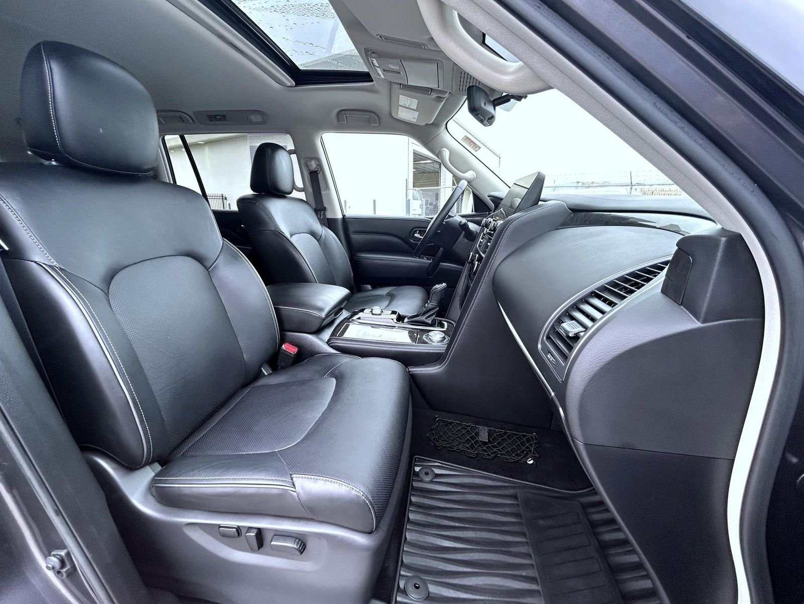Used 2023 Gray INFINITI LUXE image 16