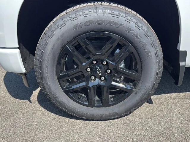 New 2026 Summit White Chevrolet RST image 17