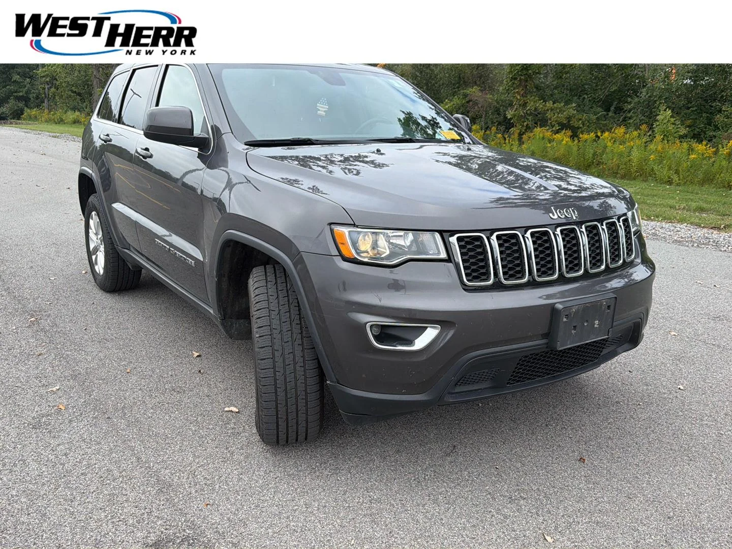 Used 2021 Granite Crystal Metallic Clearcoat Jeep Laredo E image 1