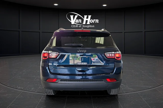 New 2026 Fathom Blue Pearl-Coat Exterior Paint Jeep Latitude image 6