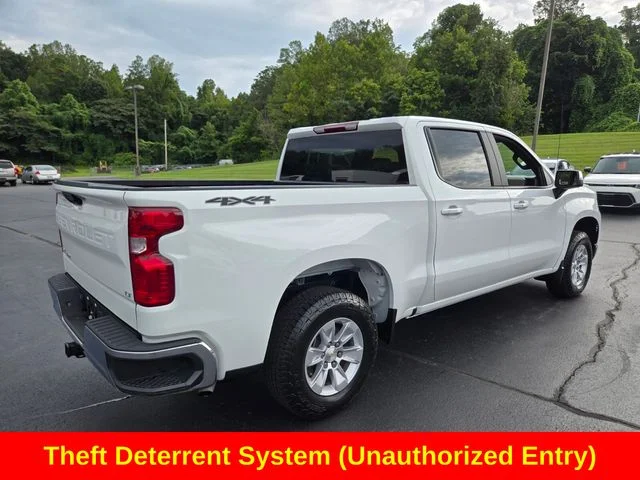 Used 2025 White Chevrolet LT image 9