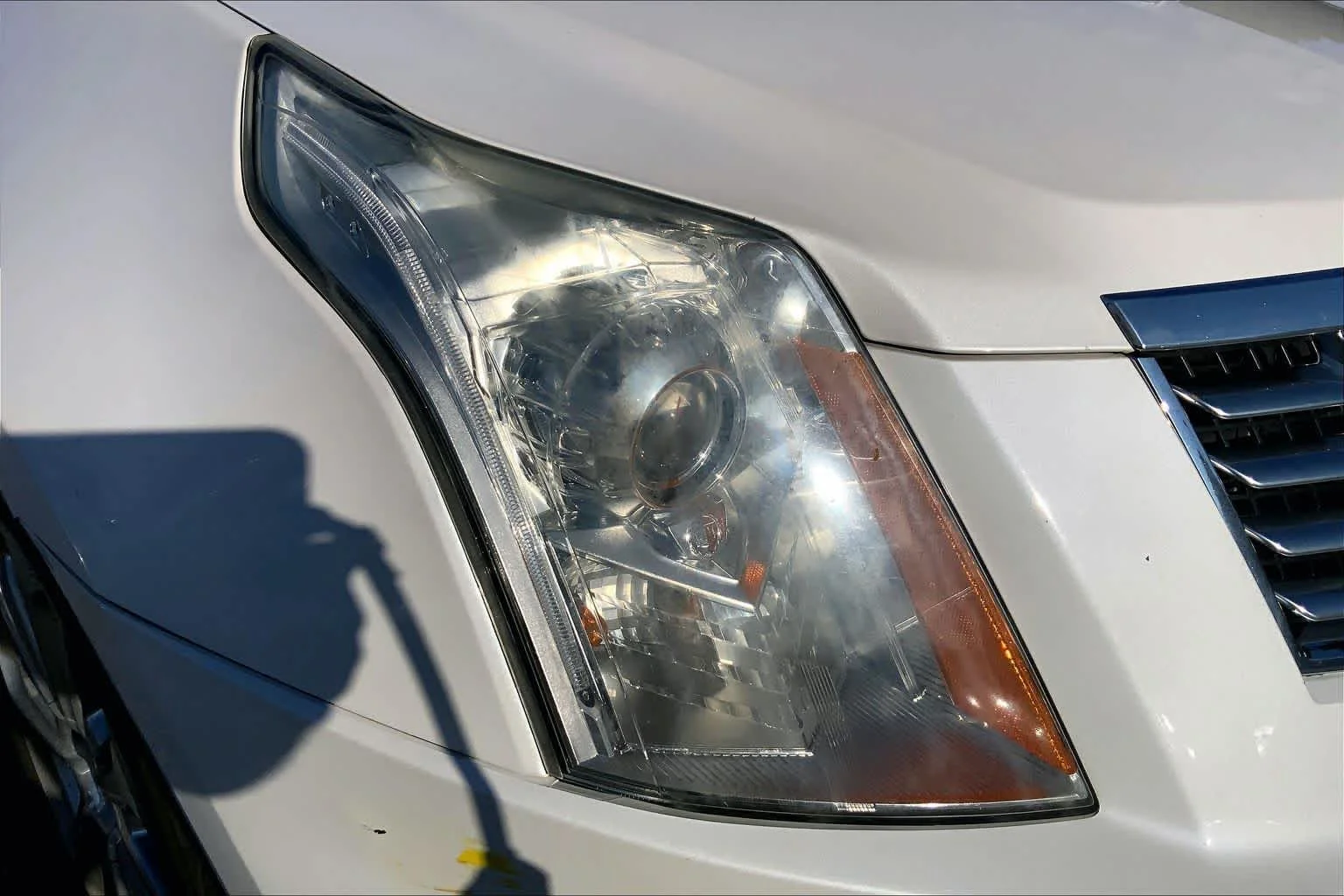Used 2015 Platinum Ice Tricoat Cadillac Performance Collection image 28
