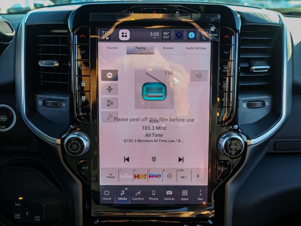 New 2026 Diamond Black Crystal Pearl-Coat Exterior Paint RAM Big Horn Night Edition image 26