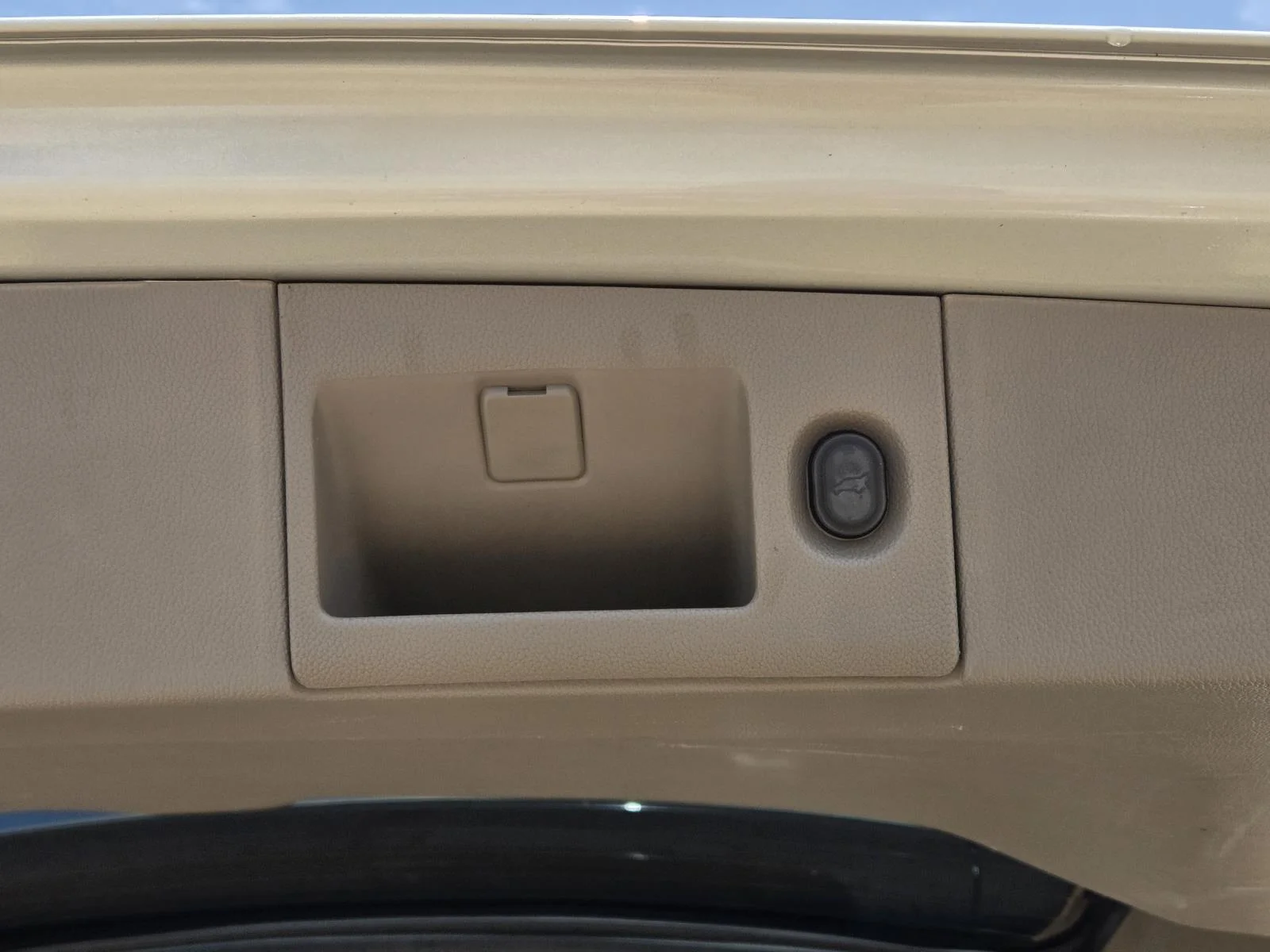 Used 2015 CHAMPAGNE SILVER METALLIC GMC SLT image 11
