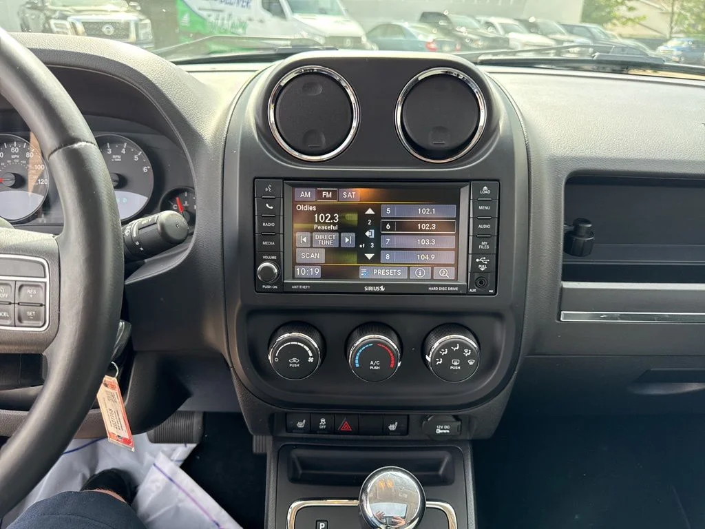 Used 2013 Black Forest Green Pearlcoat Jeep Latitude image 21