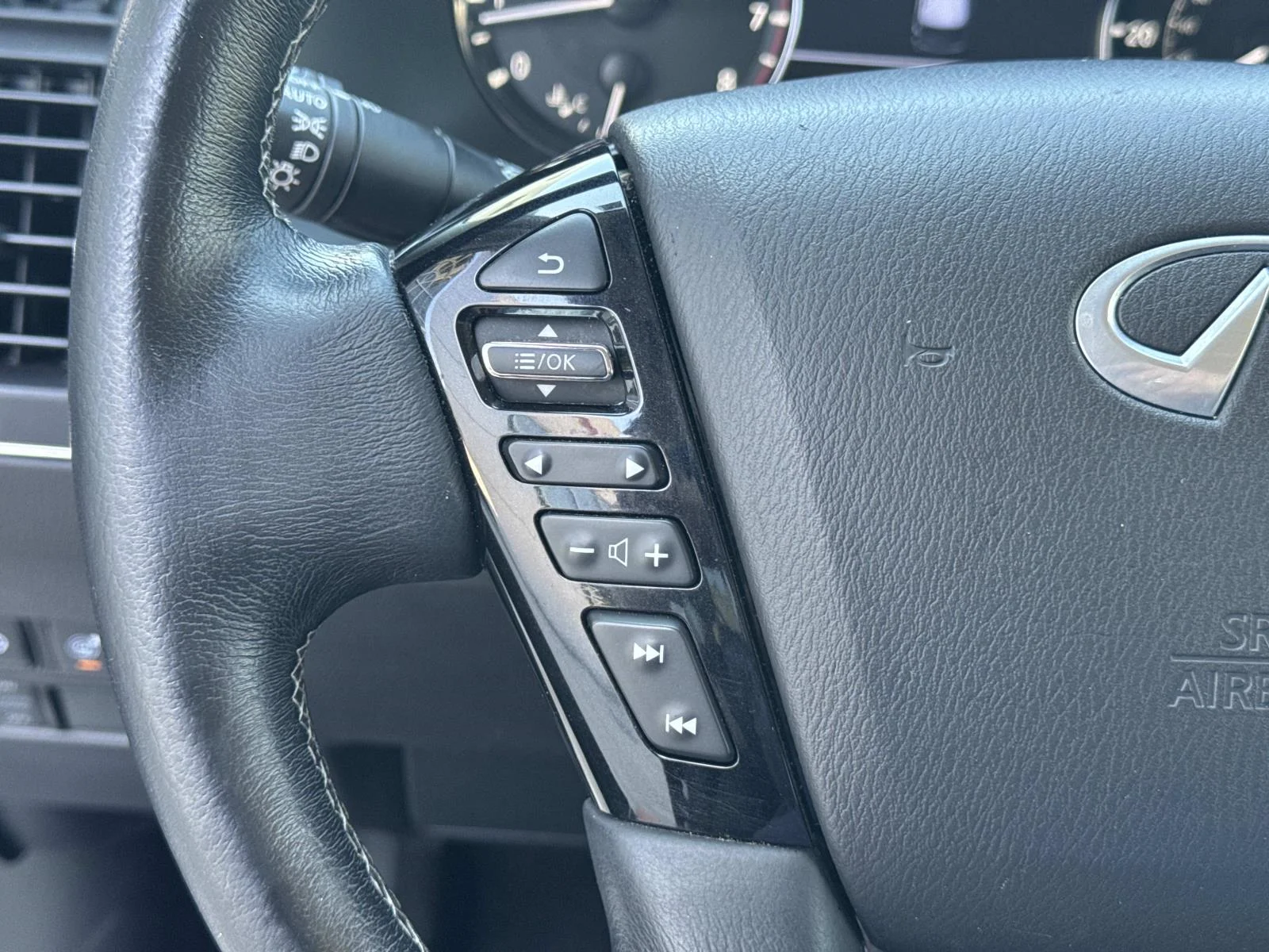 Used 2024 Blue INFINITI LUXE RWD image 21