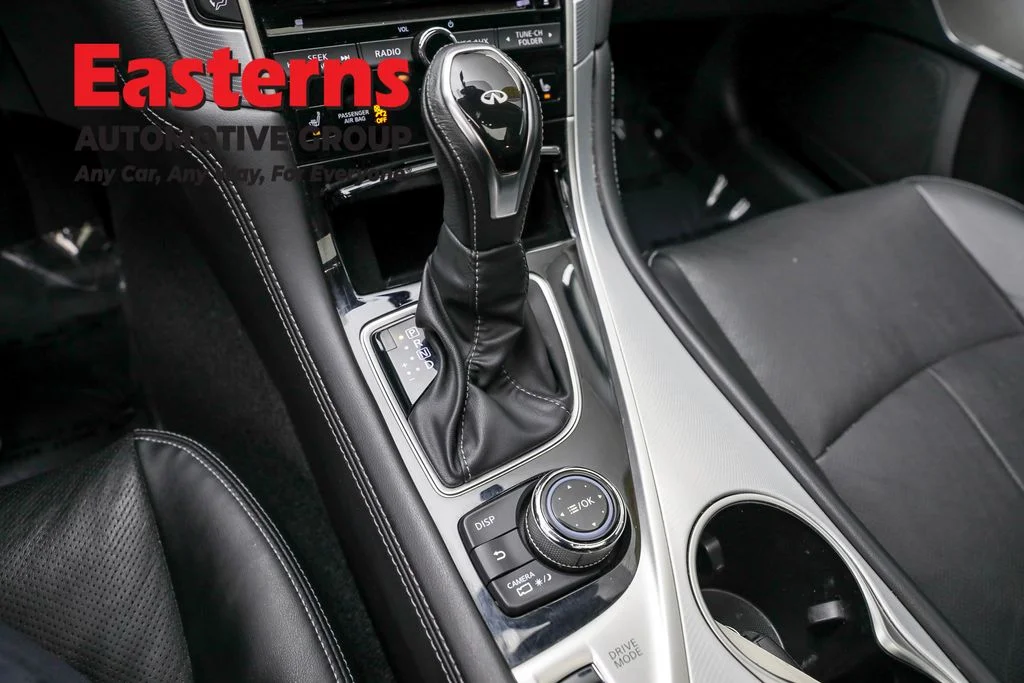 Used 2022 White INFINITI LUXE image 13