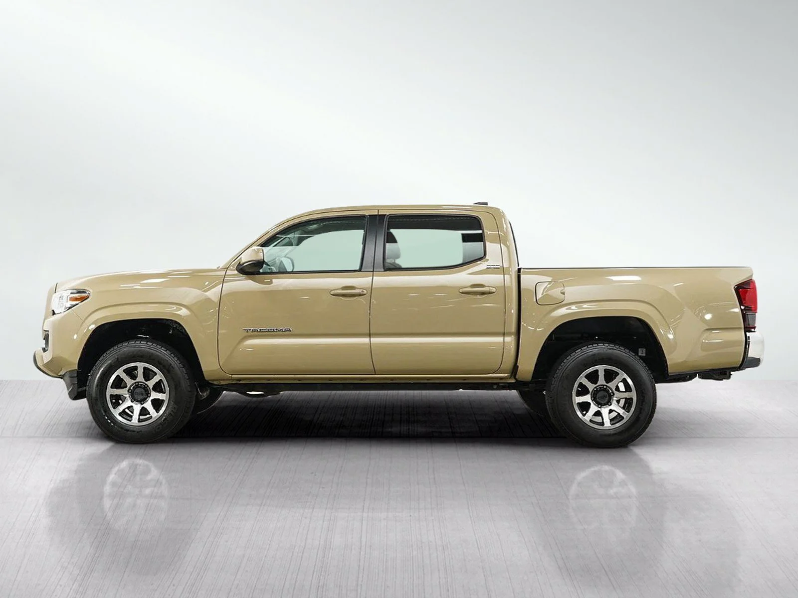 Used 2019 Toyota Tacoma SR5 with VIN 5TFAX5GN1KX148151 for sale in Burnsville, Minnesota