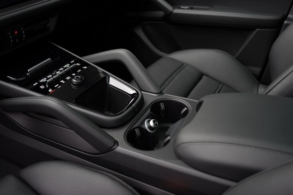 2026 Porsche Cayenne Coupe GTS - Photo 21