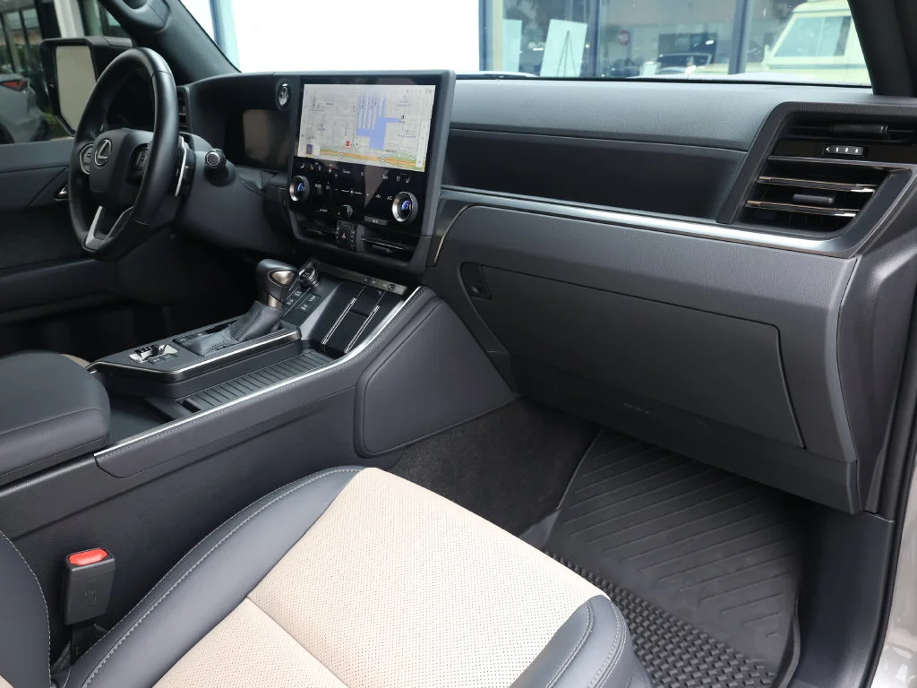 Used 2025 Silver Lexus 550 Overtrail+ image 21