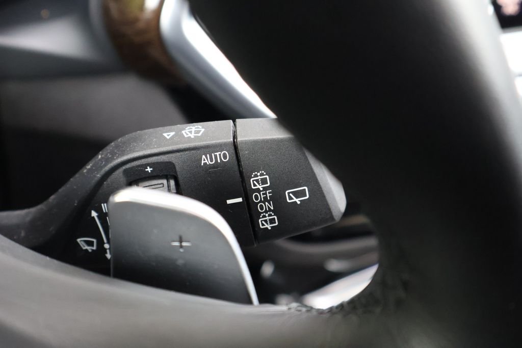 Used 2024  BMW xDrive30i image 26
