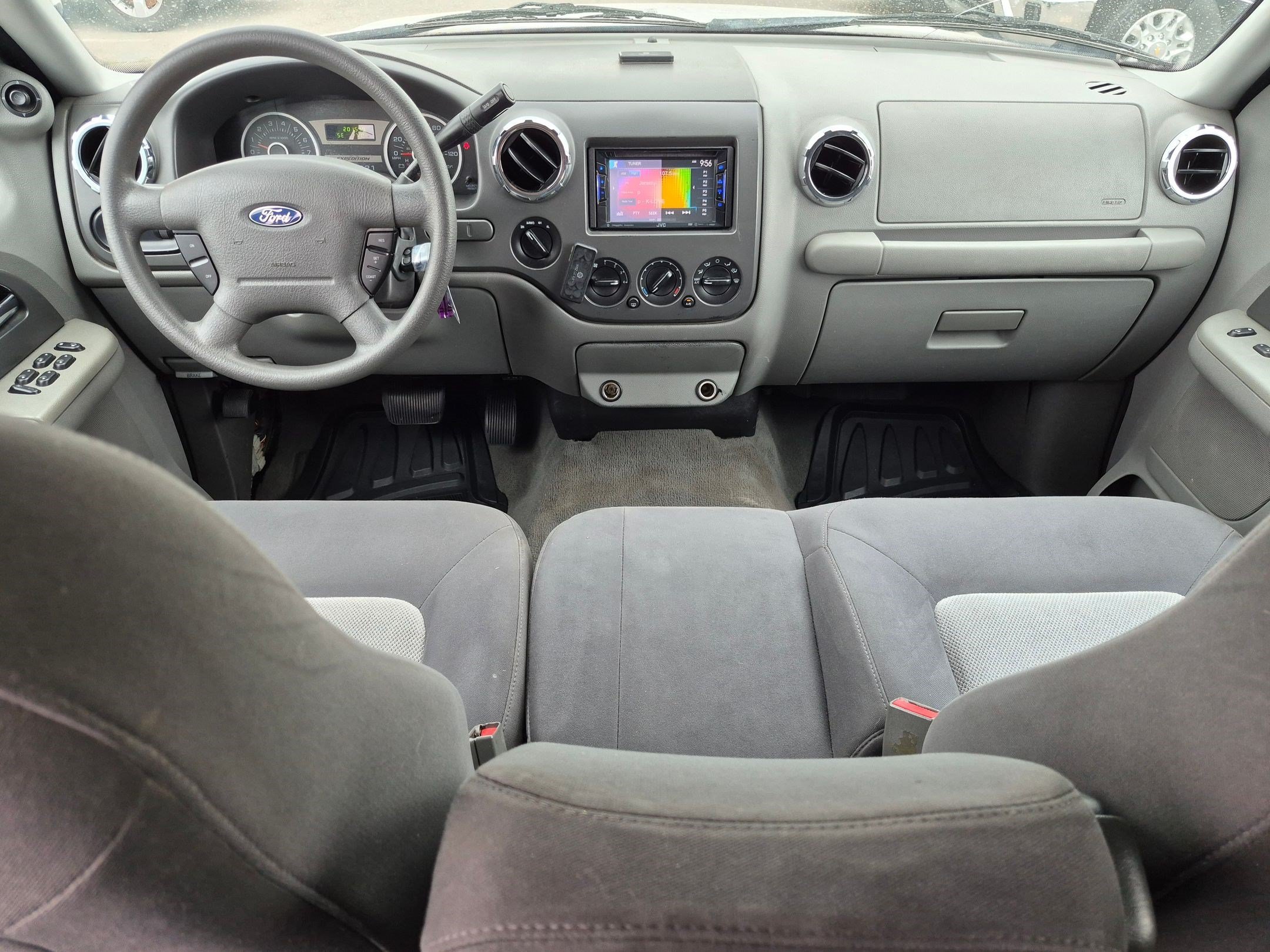 Used 2006 White Ford XLS image 25