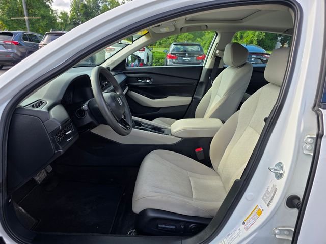 Used 2024 Platinum White Pearl Honda EX image 17