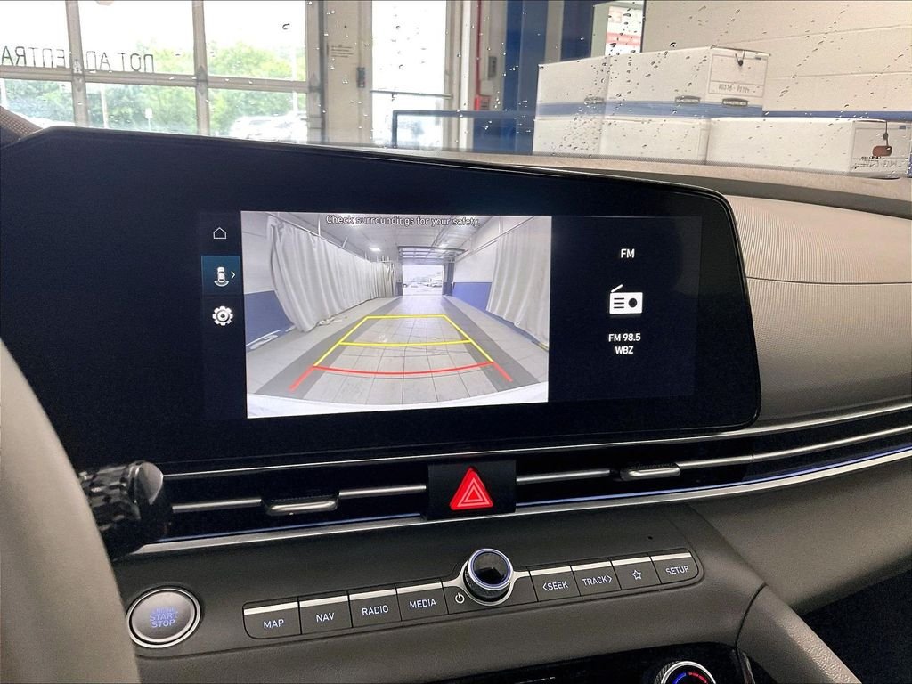 Used 2025 White Hyundai SEL Convenience image 19