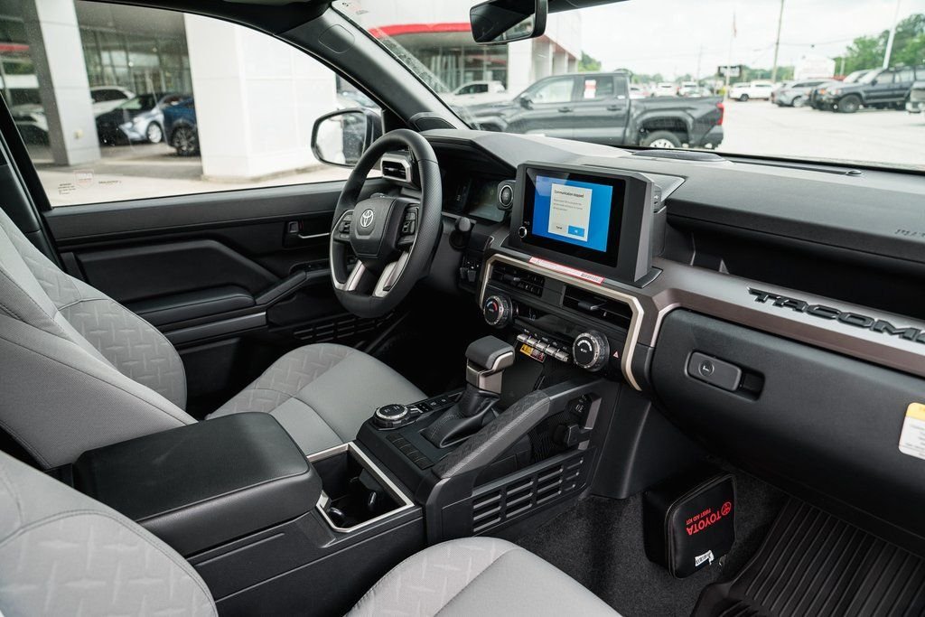 2025 Toyota Tacoma SR5 - Photo 11