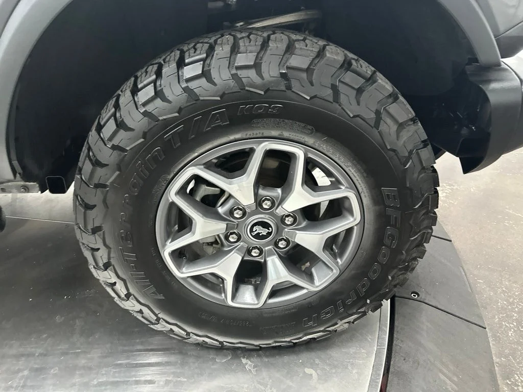 Used 2022 Gray Ford Badlands image 9