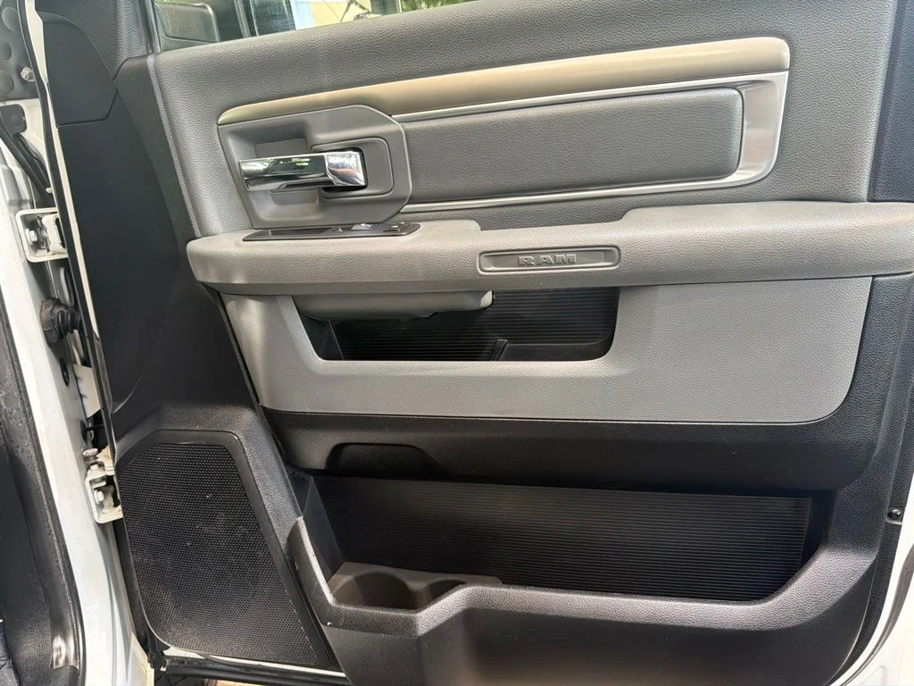 Used 2016 White Ram SLT image 28