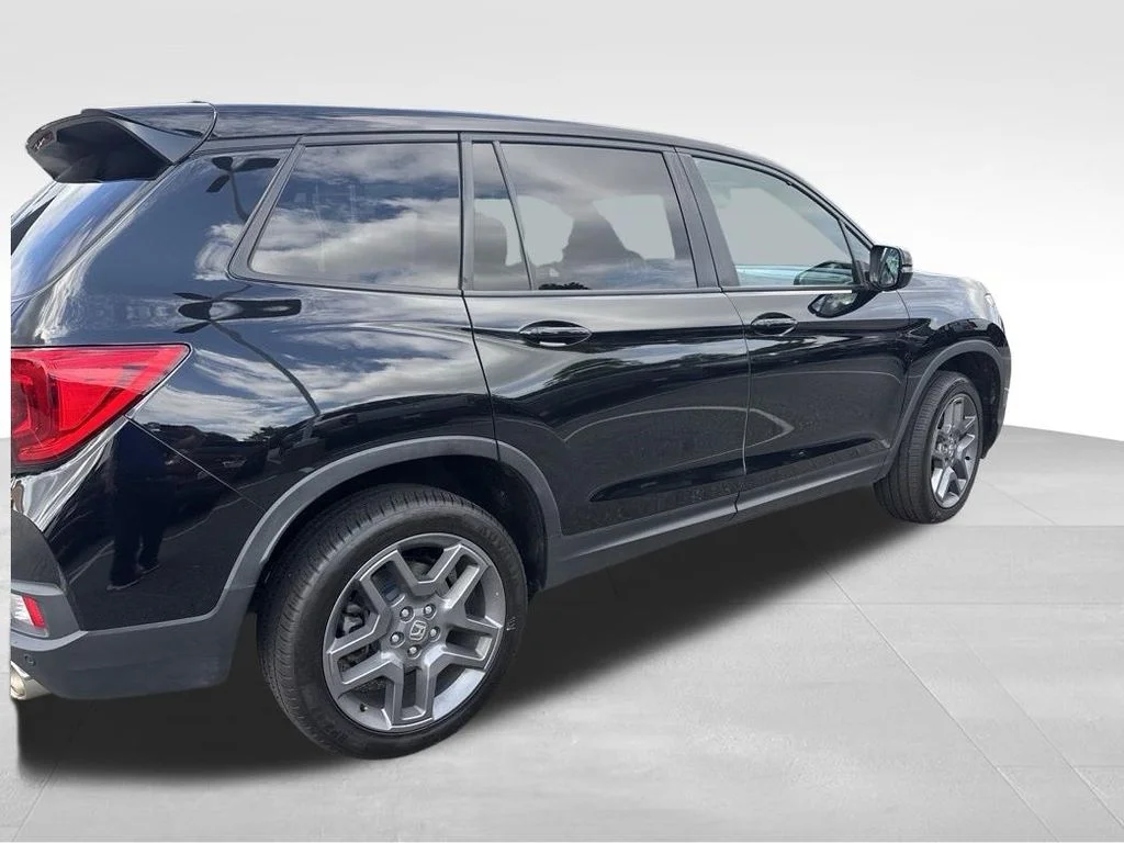 Used 2023 Black Honda EX-L image 3