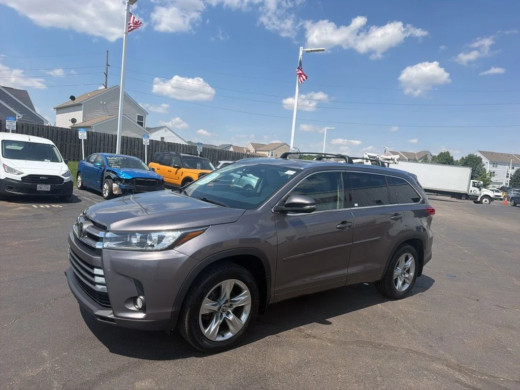 Used 2018 Gray Toyota Limited image 3