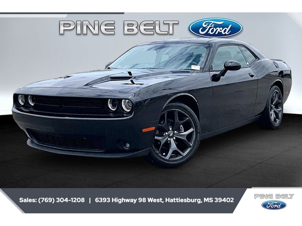 Used 2020 Pitch Black Clearcoat Dodge SXT image 10