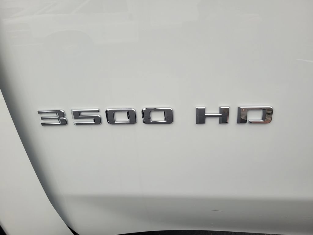 2025 Chevrolet Silverado 3500 HD Chassis Cab Work Truck view 10