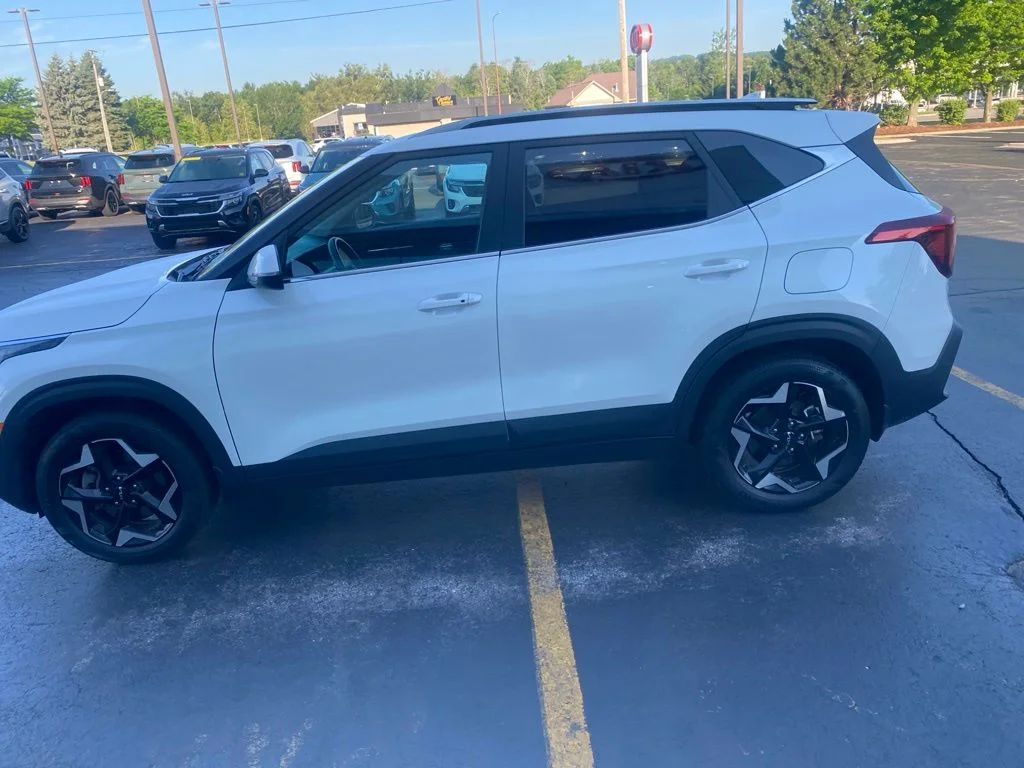 Used 2024 Snow White Pearl Kia EX image 8