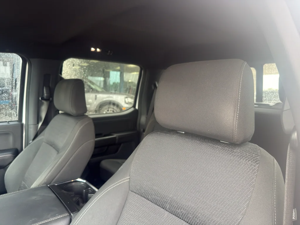Used 2023 Oxford White Ford XLT image 4
